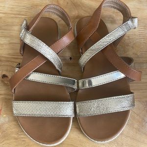 Tahari sandals for kids 5 for $25 💜